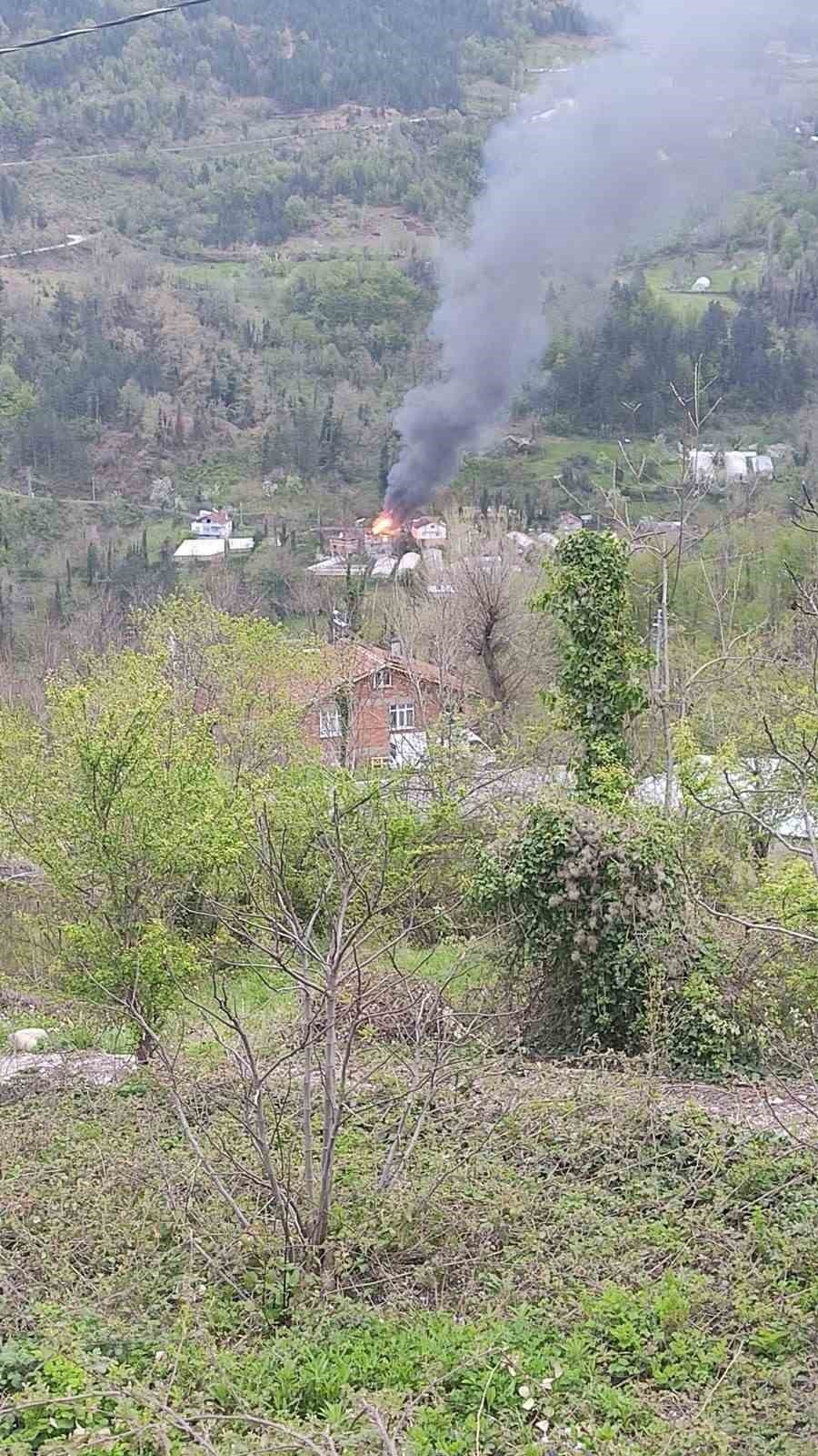 Ahşap evde çıkan yangında yaşlı adam hayatını kaybetti