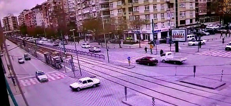 Konya'da Nalçacı Caddesi'nde kaza! O anlari çin tıklayın