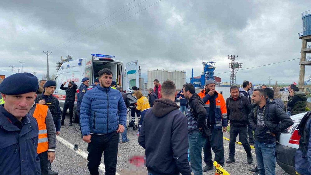 Ticari araç Karayolları çalışanlarına çarptı: 3 ölü, 1 yaralı