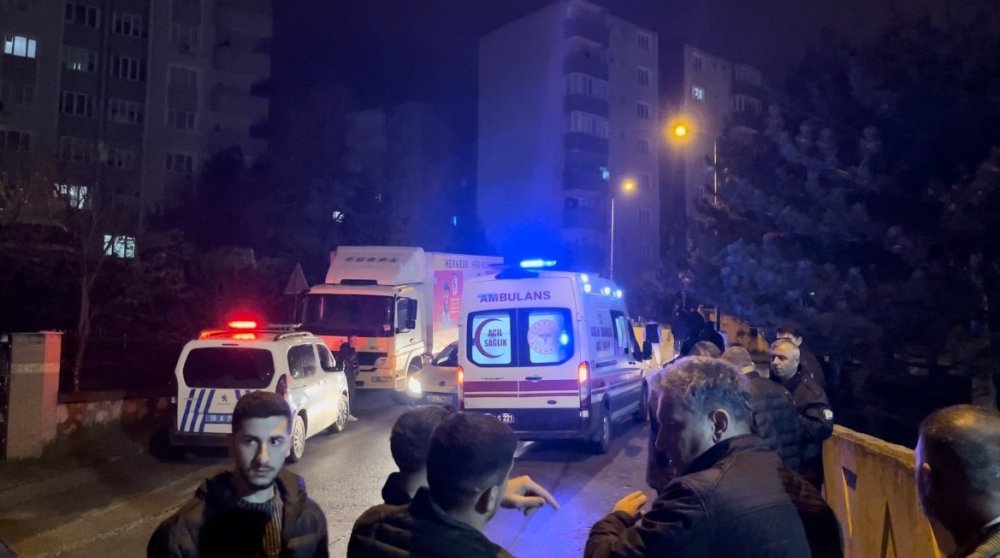 Alacak verecek kavgasında bıçaklar konuştu