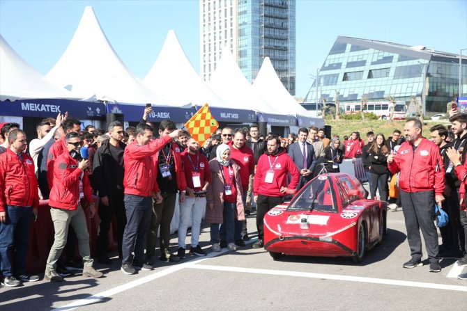 Selçuk Bayraktar: Geleceğin akıllı arabalarını yapacak gençler TEKNOFEST'te yetişiyor