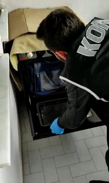 Konya'da baskın yapılan evdeki fırından çıkanlar polisi şaşkına çevirdi