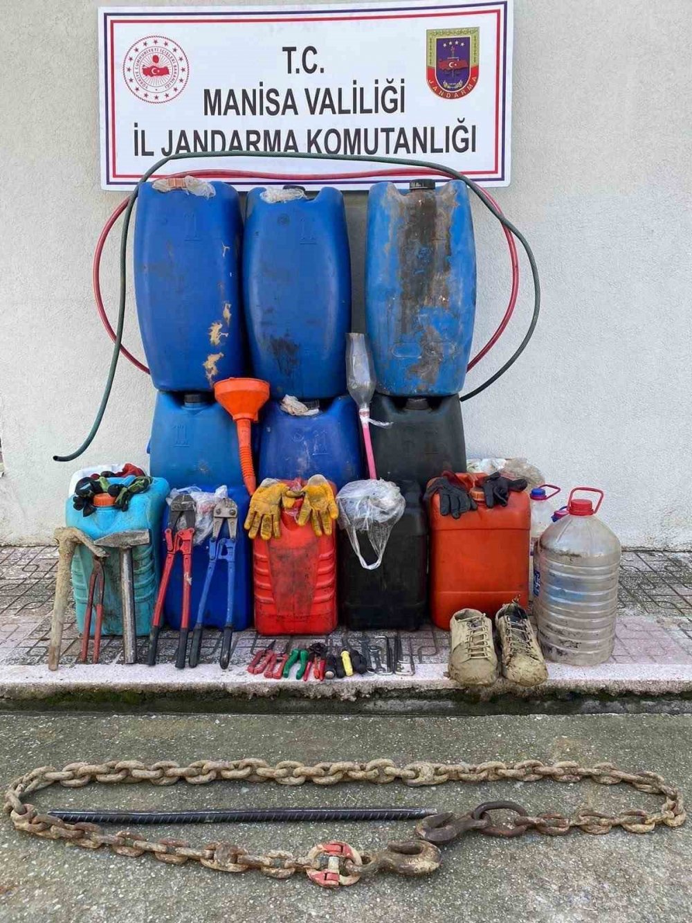 Mazot hırsızları yakayı ele verdi