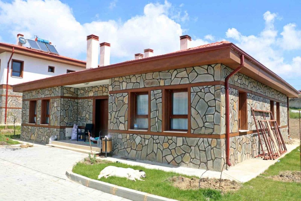 Türkiye’nin en büyük yangınından etkilenen köy TOKİ ile yeniden doğdu