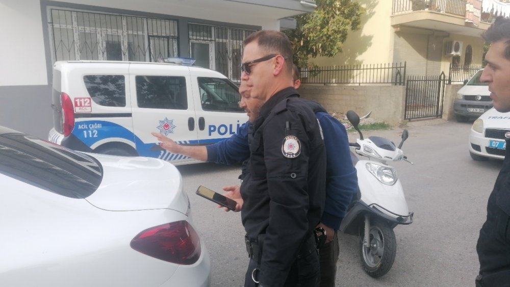 Araç sürücüleri birbirlerine girdi