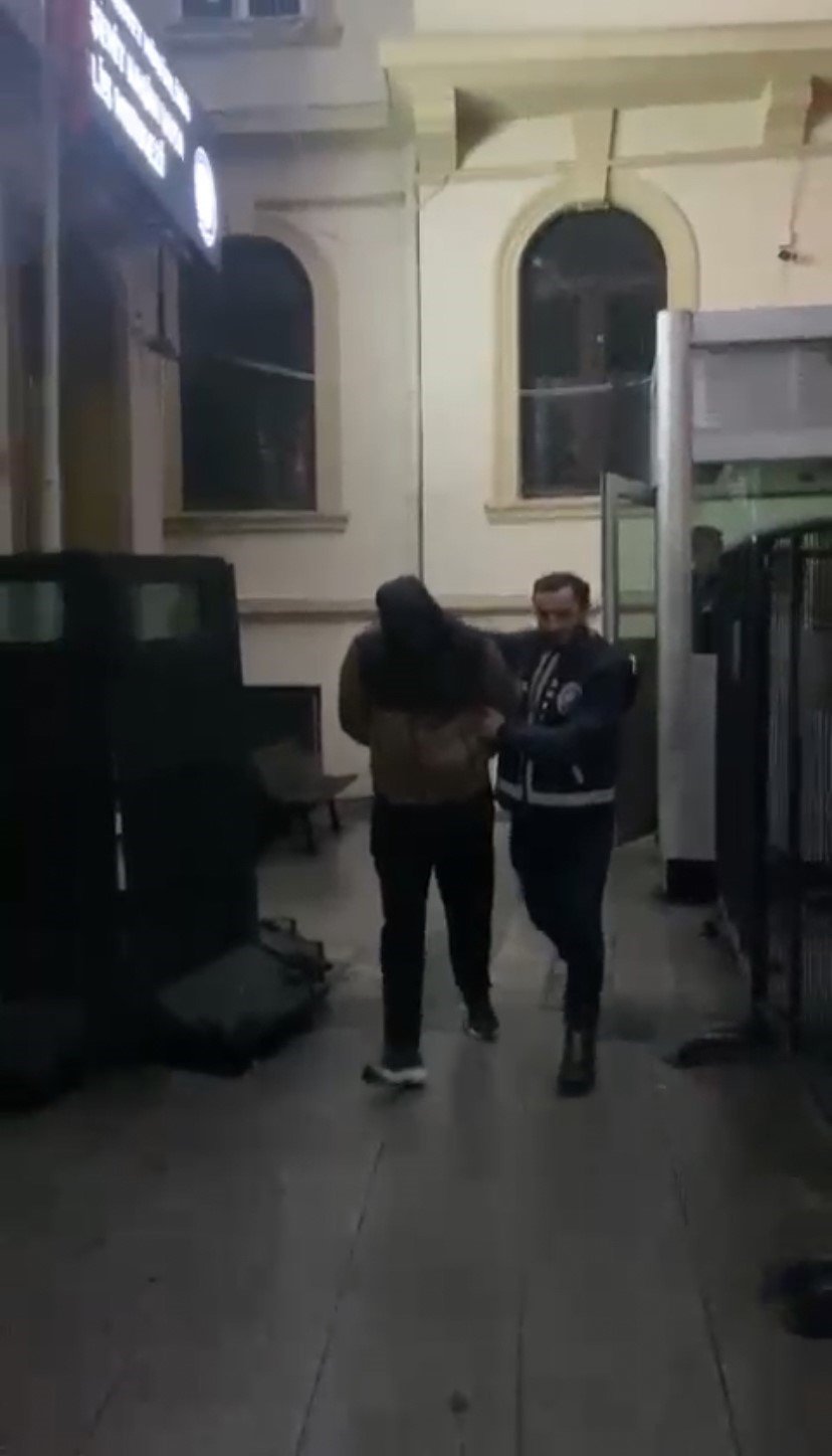 Babasına küfreden şahsı 5 yerinden bıçakladı