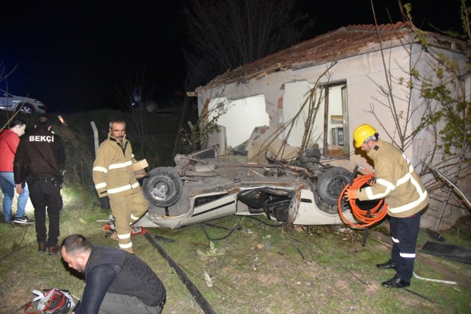 Kırıkkale'de yol kenarındaki eve çarpan otomobilin sürücüsü öldü