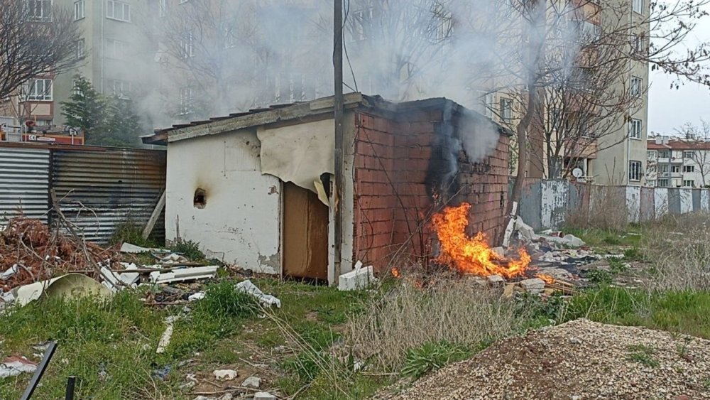 Metruk evde yangın çıktı