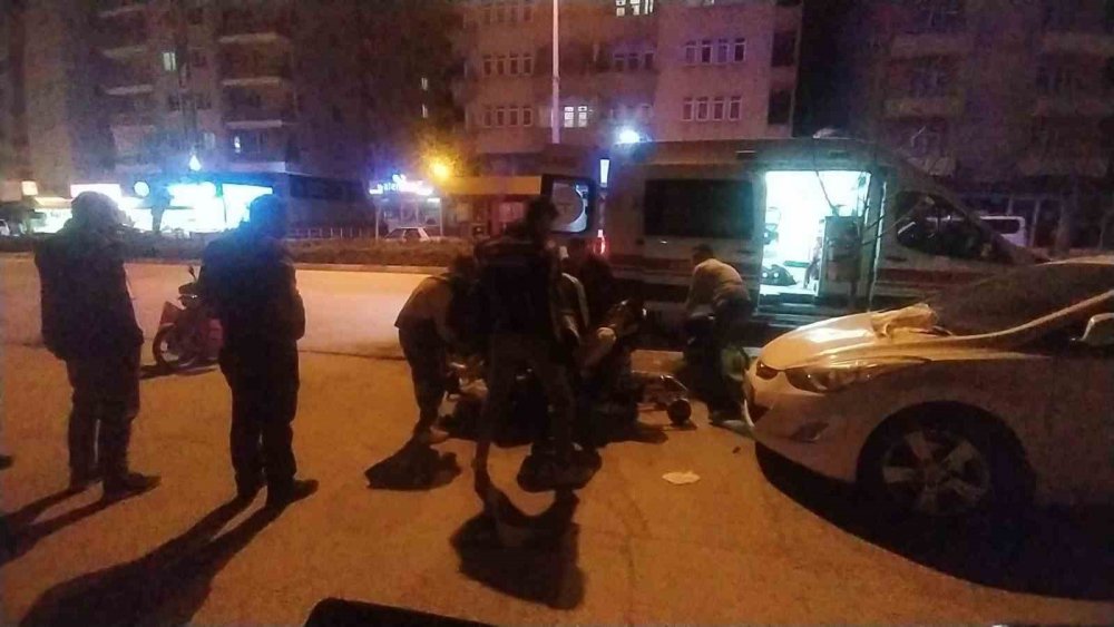 Motosiklete çarptı, bırakıp kaçtı