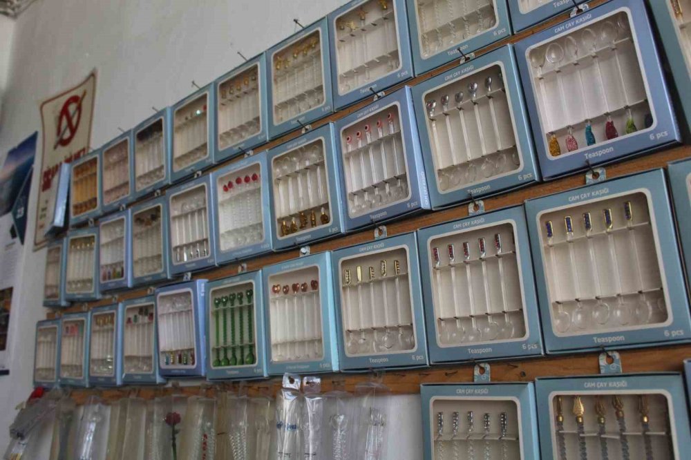 Günde 14 adetle başladı, şimdi ailesiyle binlercesini üretiyor... Bahri Usta'nın işindeki Konya detayı