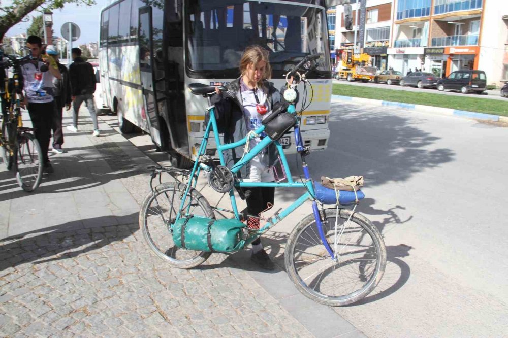Avrupa ve Asya turuna çıkan iki turist, Konya'da mola verdi