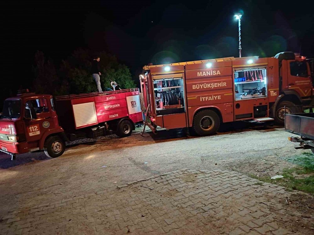 Bacadan çıkan yangında ev alevlere teslim oldu