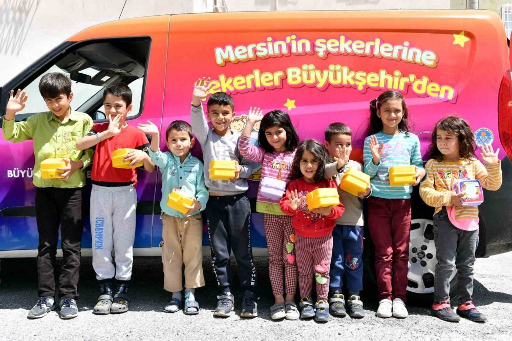 Binlerce hediye dağıtıldı