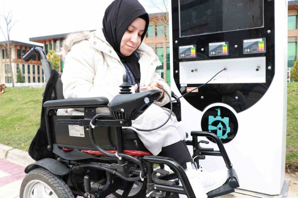 Şehir hastanesine akülü şarj istasyonu