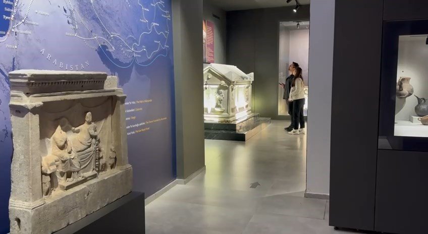 8 bin yıllık ayak izi, 8 bin yıllık yapı ilk defa sergilendi