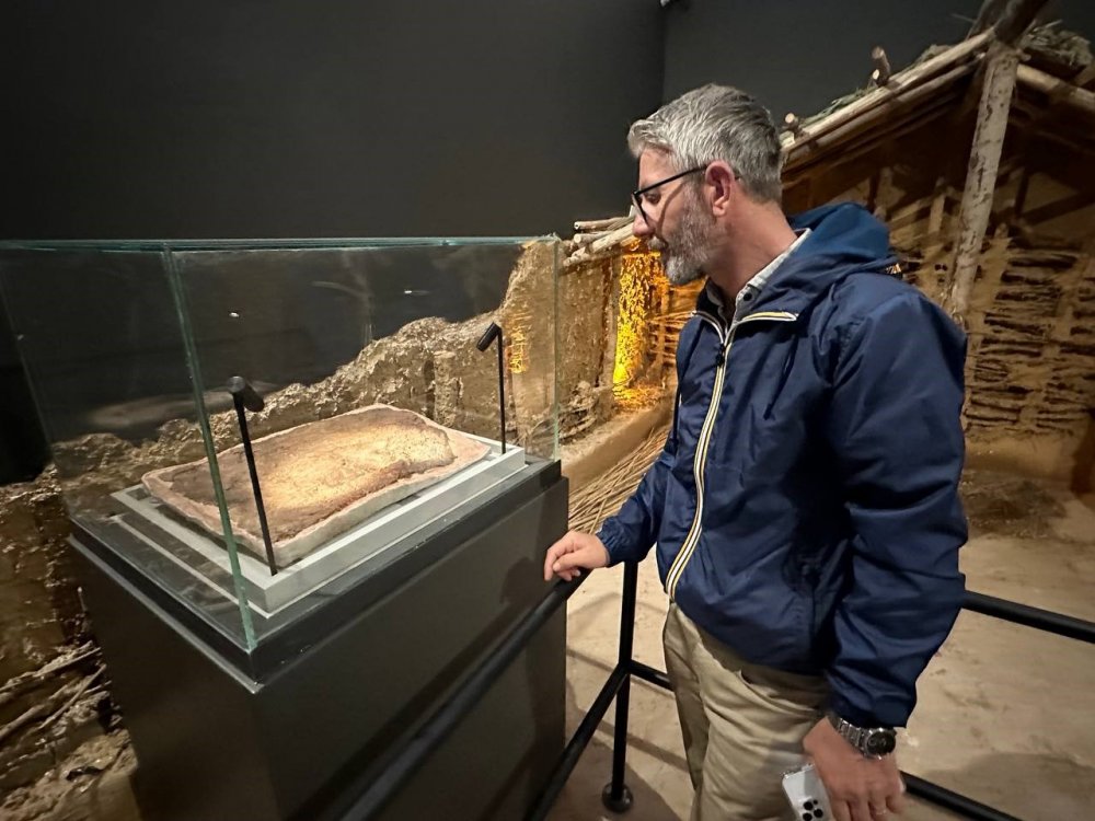 8 bin yıllık ayak izi, 8 bin yıllık yapı ilk defa sergilendi