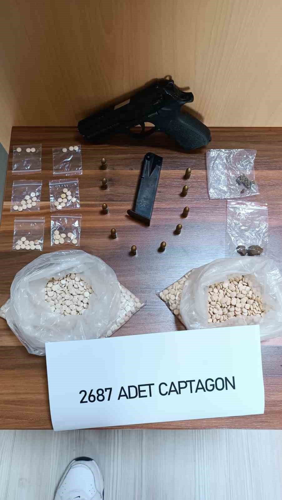 İzmir polisinden uyuşturucu tacirlerine suçüstü