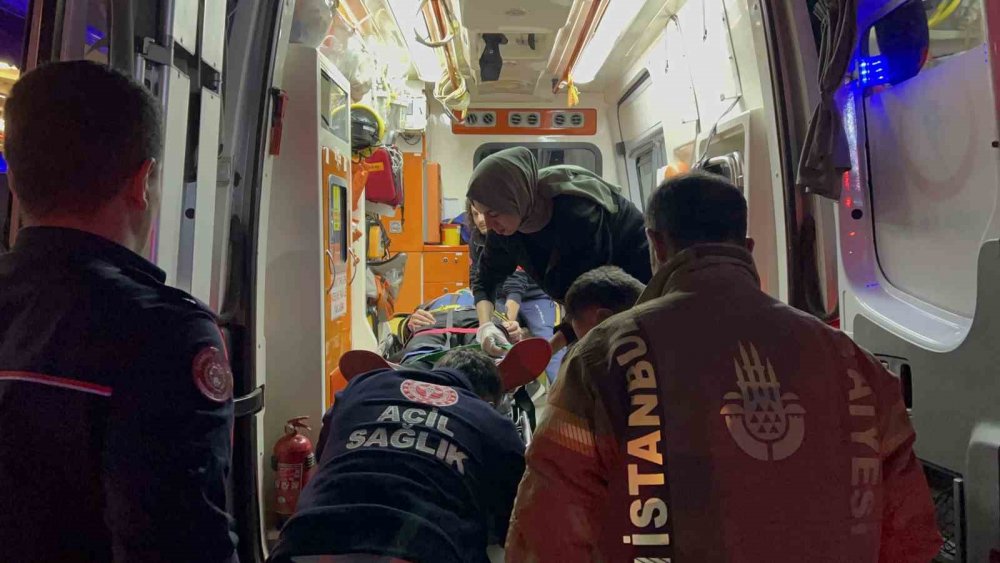 Kontrolden çıkan otomobil 3 araca çarpıp takla attı