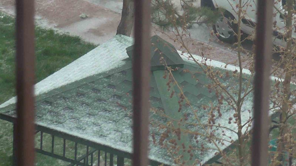 Konya’da önce dolu yağdı ardından güneş açtı