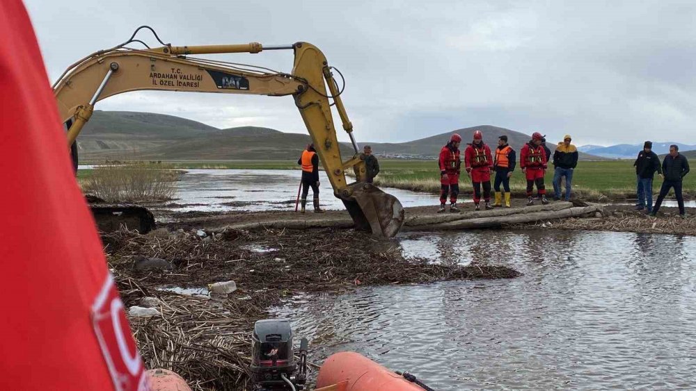 Nehirde hayvanlarını kurtarmak isterken kayboldu