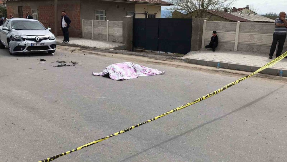 Otomobil, elektrikli bisiklete çarptı: 1 ölü