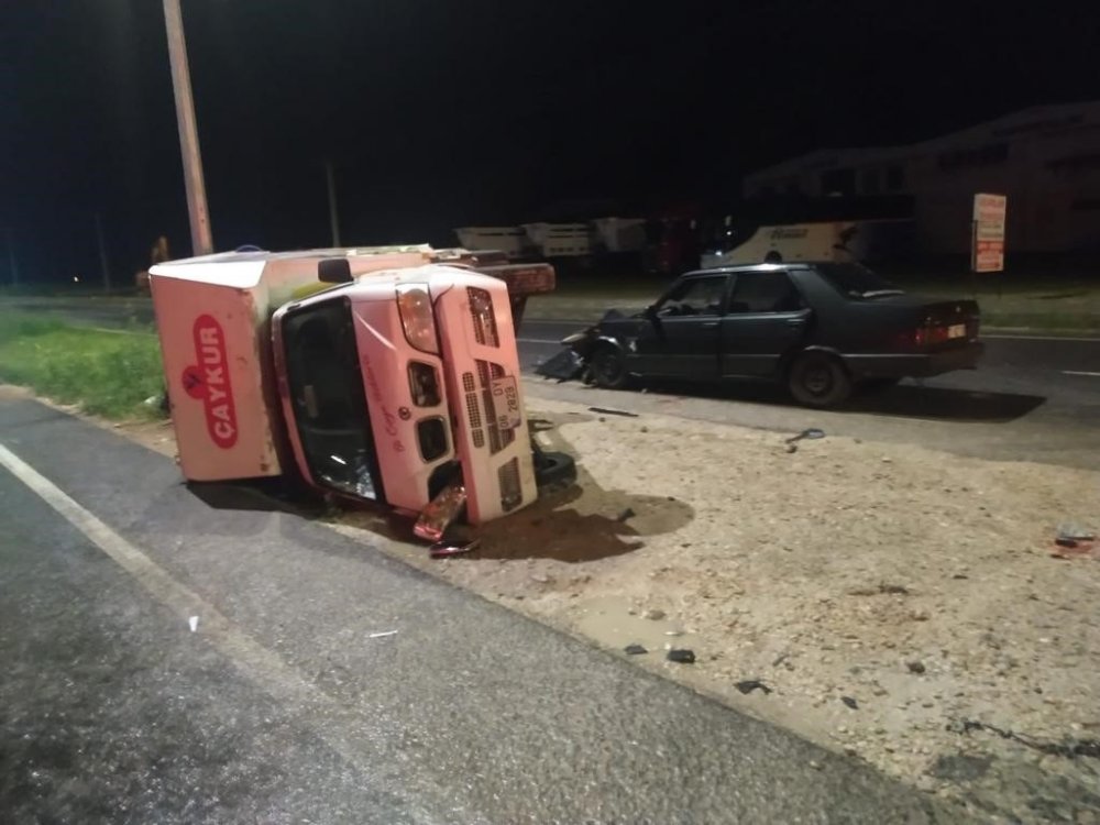 Otomobil ile kamyonet çarpıştı: 6 yaralı