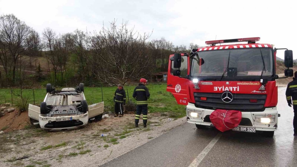 Otomobil takla attı; 2 yaralı