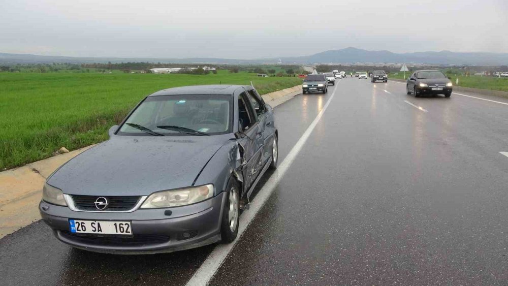 Otomobille çarpışan motosikletli hayatını kaybetti