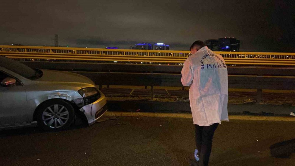 Otoyolda duran otomobile çarpıp kaçtı: 1 ölü