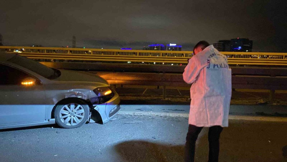 Otoyolda duran otomobile çarpıp kaçtı: 1 ölü