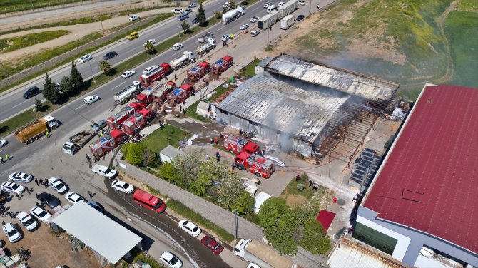 Depremde zarar görmüştü! Mobilya fabrikasında yangın