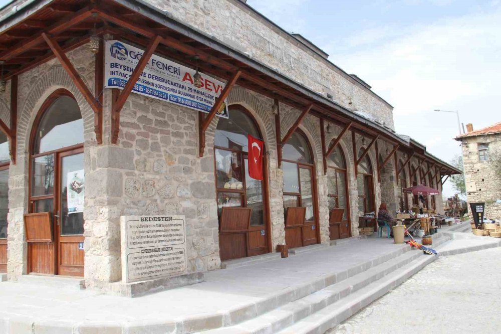 Konya'da bulunan Anadolu'da ayakta kalan en erken tarihli bedestenlerden birisi tarihi kimliğine yeniden bürünüyor