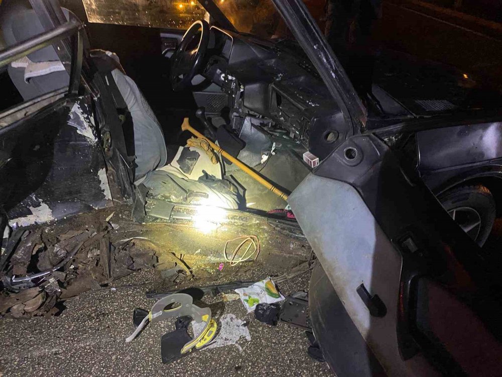 Üç otomobilin karıştığı zincirleme kaza: 2 ölü