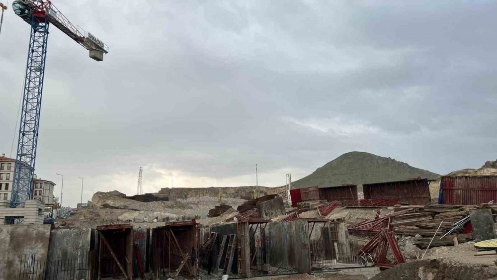 Malatya’da deprem konutları yükseliyor