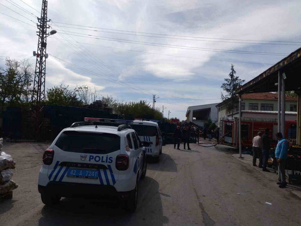 Konya'da sebze halinde yangın