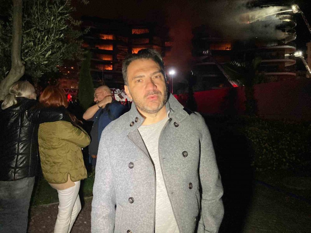 İzmir’de Folkart Sitesi’nde büyük yangın devam ediyor