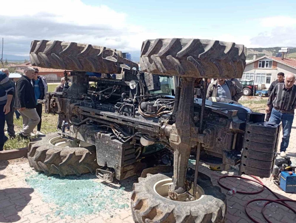 Konya'da traktör devrildi, genç kız hayatını kaybetti