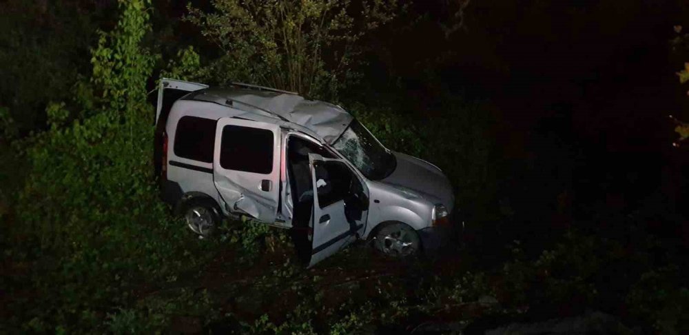 Sürücüsünün kontrolünden çıkan araç dereye uçtu