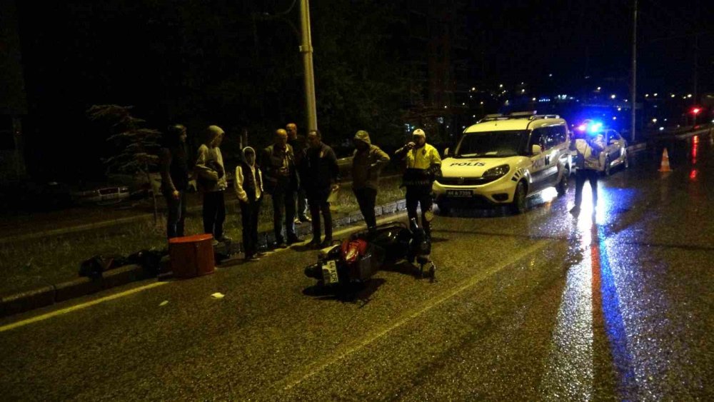 Malatya’da hafif ticari araç motokuryeye çarpıp kaçtı: 2 yaralı