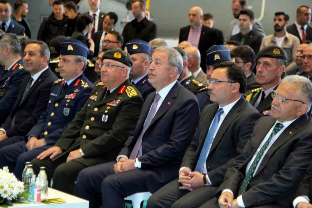 Akar: "En kısa zamanda milli denizaltımızı denizlerimizde, Milli Muharip Uçağımızı semalarımızda göreceğiz"