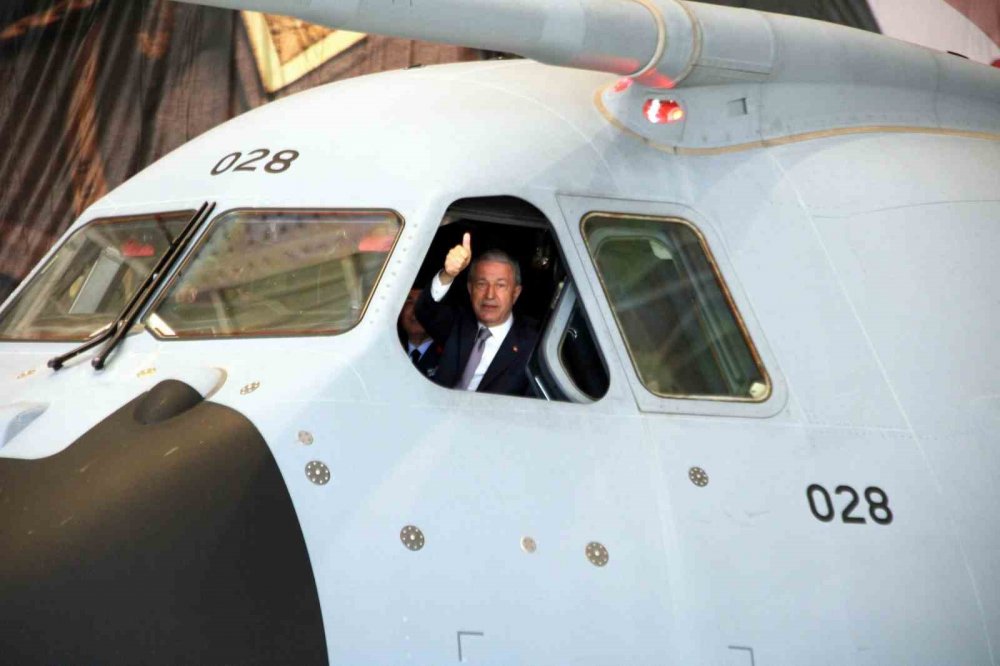 Akar: "En kısa zamanda milli denizaltımızı denizlerimizde, Milli Muharip Uçağımızı semalarımızda göreceğiz"