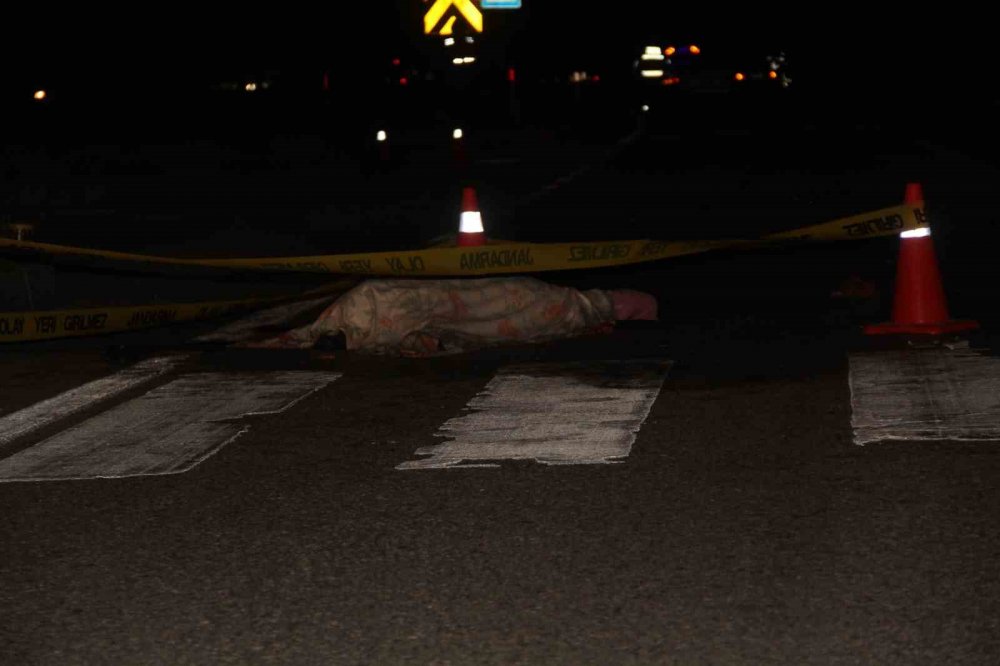 Yaşlı çifte otomobil çarptı; kadın öldü, eşi yaralandı