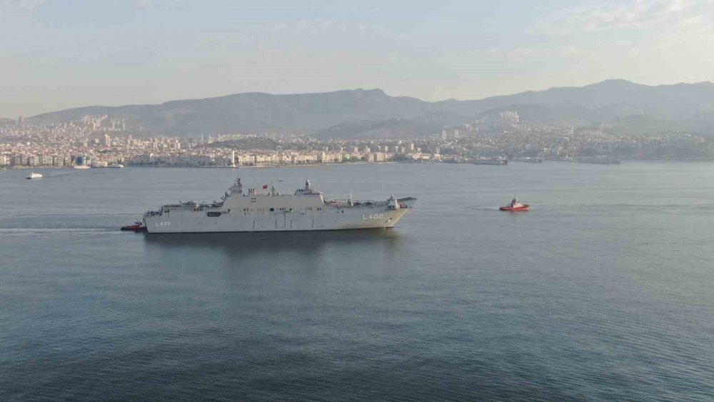 Dünyanın ilk SİHA gemisi TCG Anadolu İzmir’de