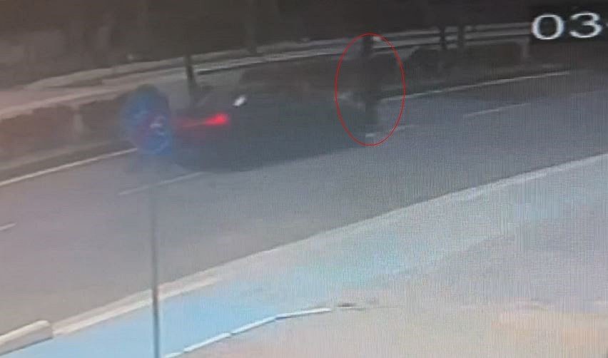 Yayaya çarpan sürücü kaçtı: Kaza anı kamerada