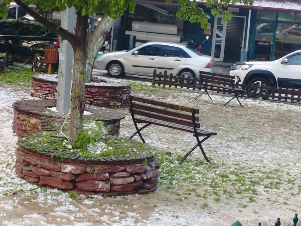 Denizli’ye ceviz büyüklüğünde dolu yağdı