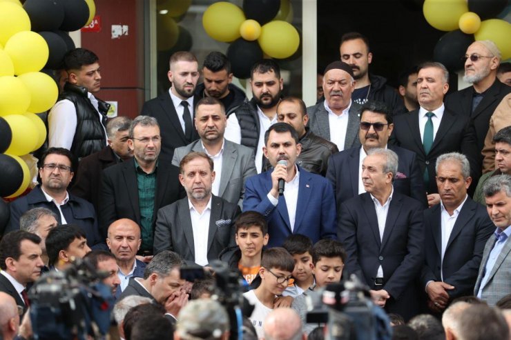 Bakan Kurum Rizeliler ve Bitlisliler Derneği'ni ziyaret etti