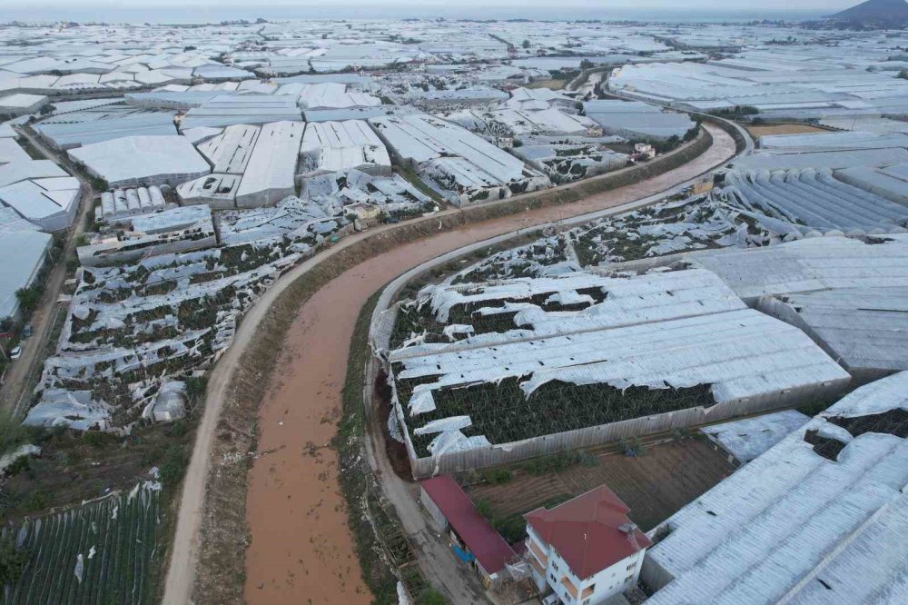 Hortumun yıkıp geçtiği sera sahipleri yaşadıklarını anlattı