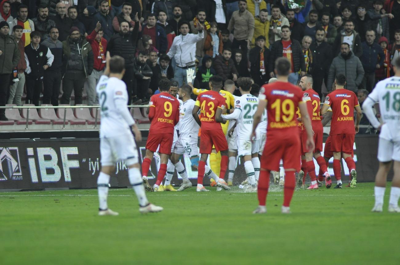 rekabette-konyaspor-onde-1.jpg