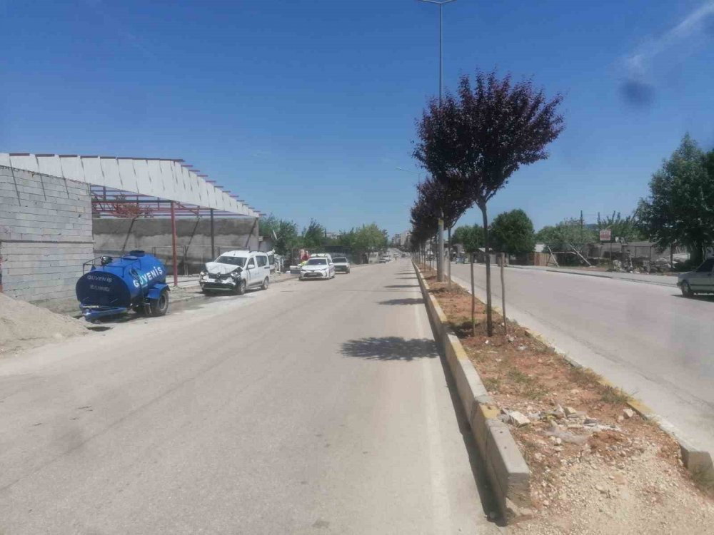 Başı dönen sürücünün kullandığı araç kaza yaptı