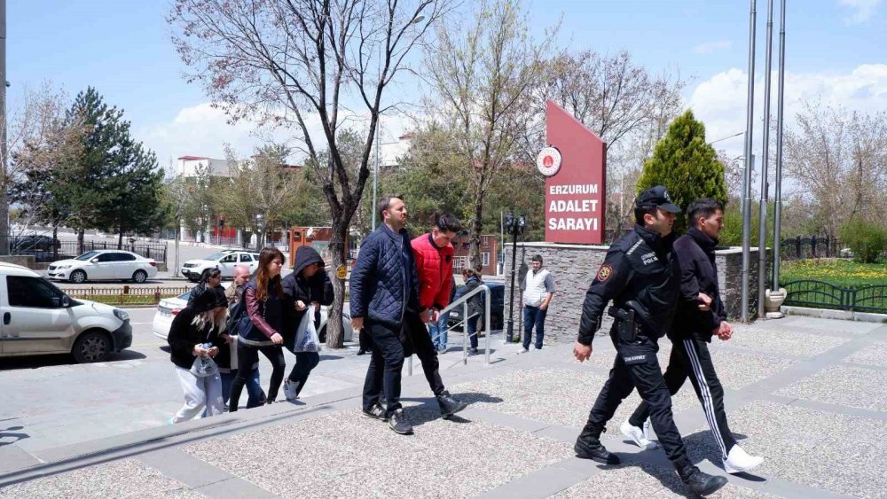Dolandırıcı çetesi çökertildi, 22 şahıs gözaltına alındı